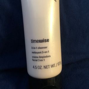 3 in 1 Face cleanser.